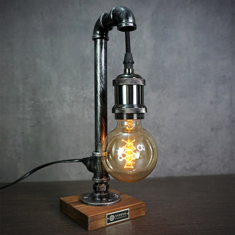 Industriële Tafellamp met Houten Voet en IJzeren Pijpframe voor Vintage Interieur Woonkamer Slaapkamer | Sulvida
