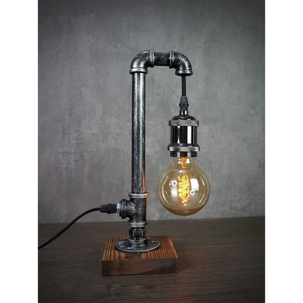 Industriële Tafellamp met Houten Voet en IJzeren Pijpframe voor Vintage Interieur Woonkamer Slaapkamer | Sulvida