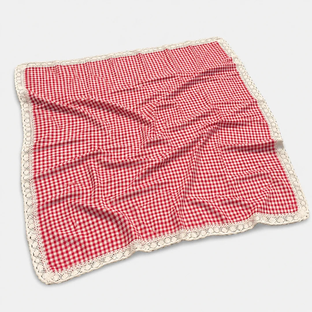 Picknickdeken Rood Gingham met gehaakt kantwerk 100×150 cm waterafstotend opvouwbaar voor picknick en outdoor | Sulvida