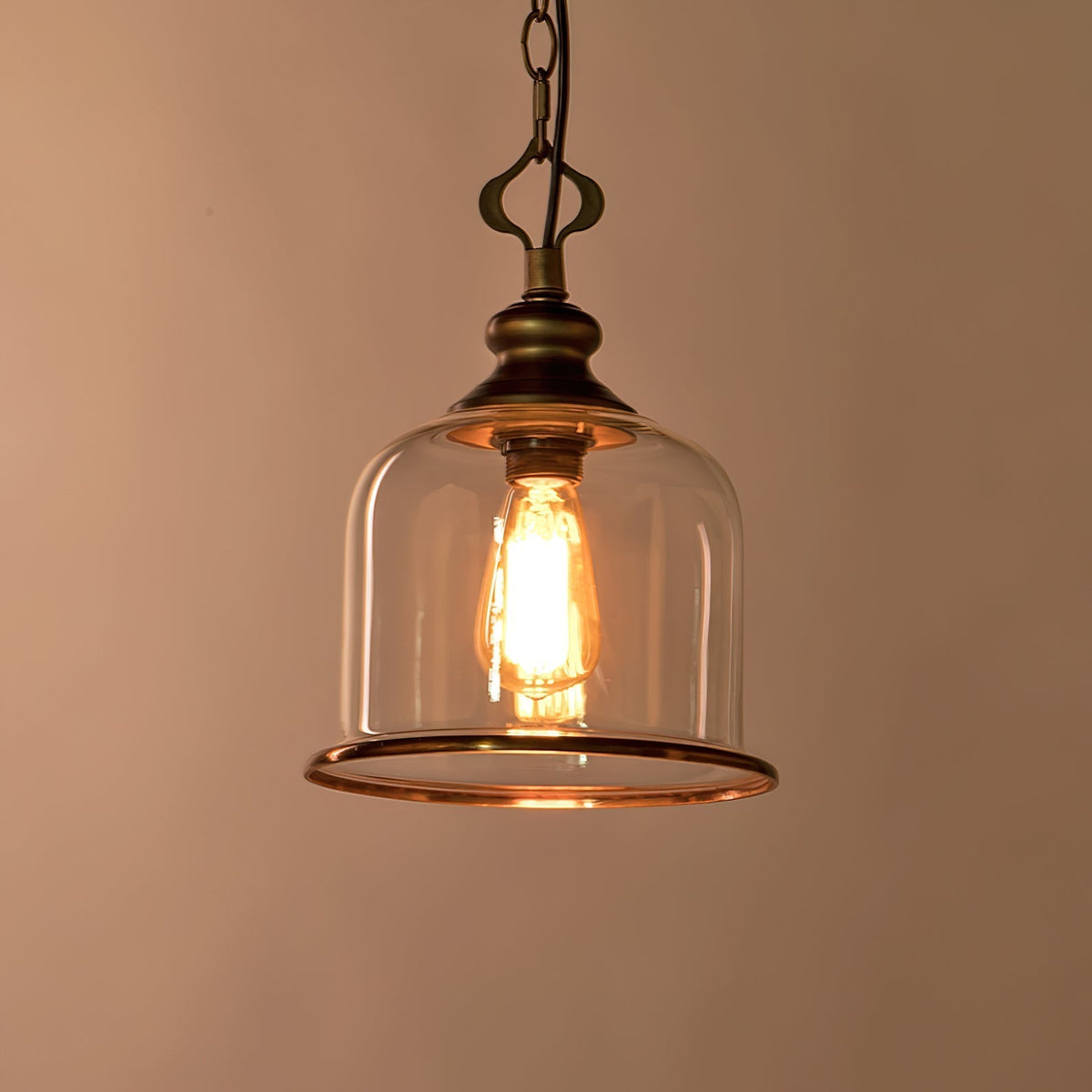 Hanglamp met glazen kap en metalen accenten voor eetkamer keuken hal woonkamer sfeervolle verlichting | Sulvida