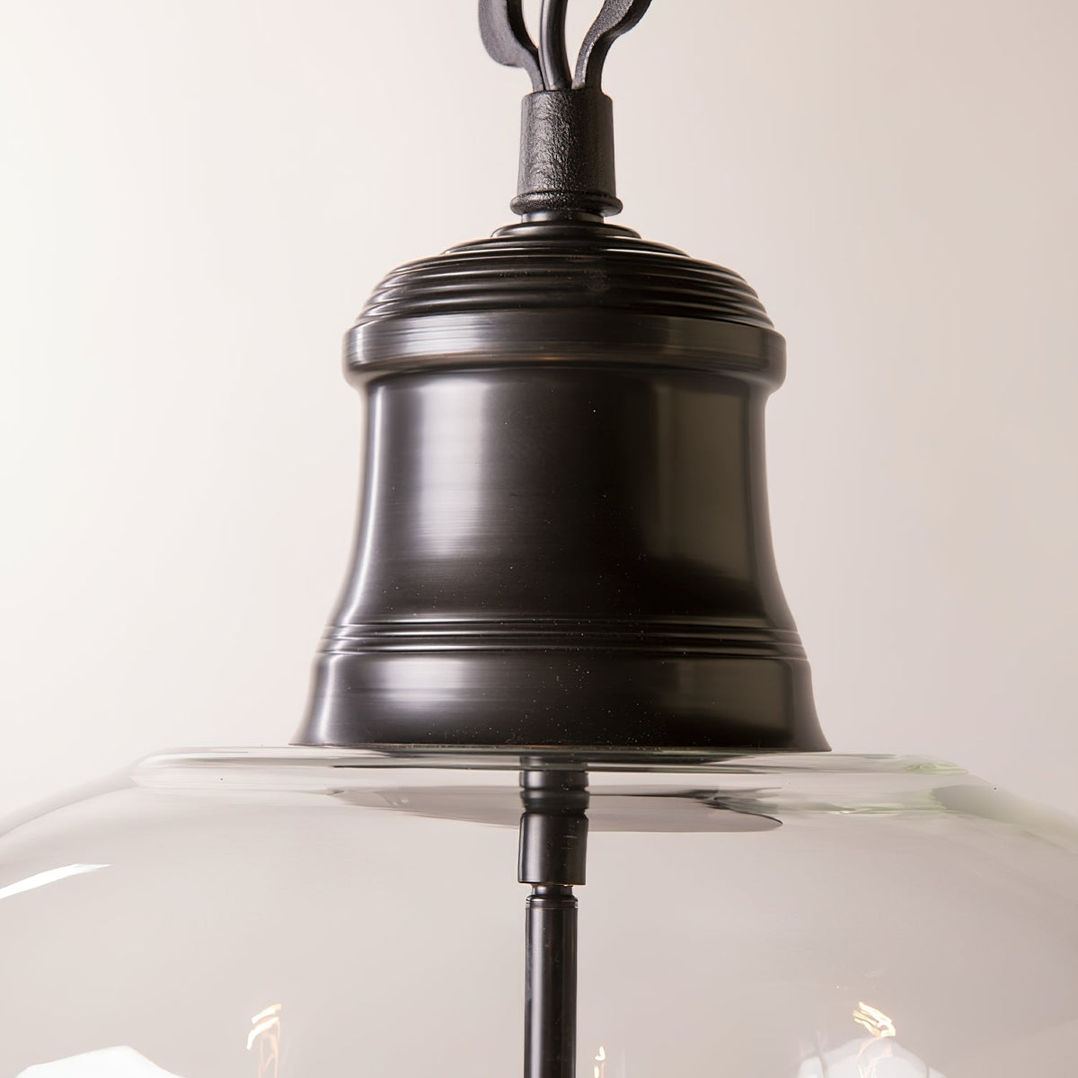 Hanglamp met glazen kap en metalen accenten voor eetkamer keuken hal woonkamer sfeervolle verlichting | Sulvida
