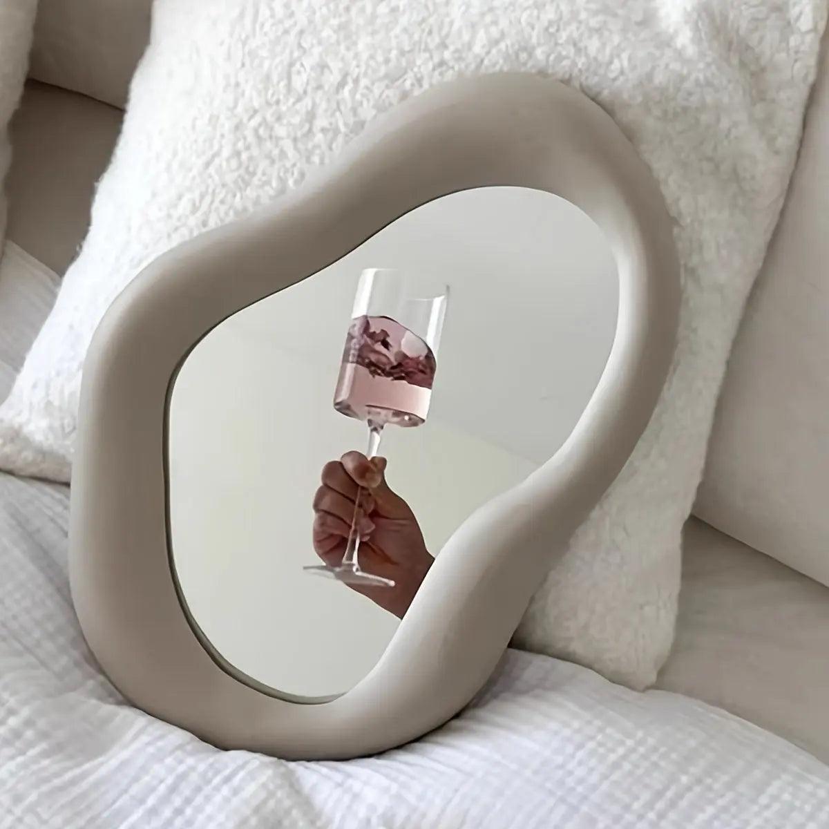 Golvende Spiegel – Kunstzinnig Wanddecoratie Element Lotus of Melk – Moderne Interieurobject Woonkamer | Sulvida