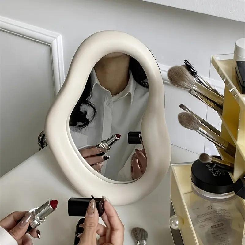 Golvende Spiegel – Kunstzinnig Wanddecoratie Element Lotus of Melk – Moderne Interieurobject Woonkamer | Sulvida