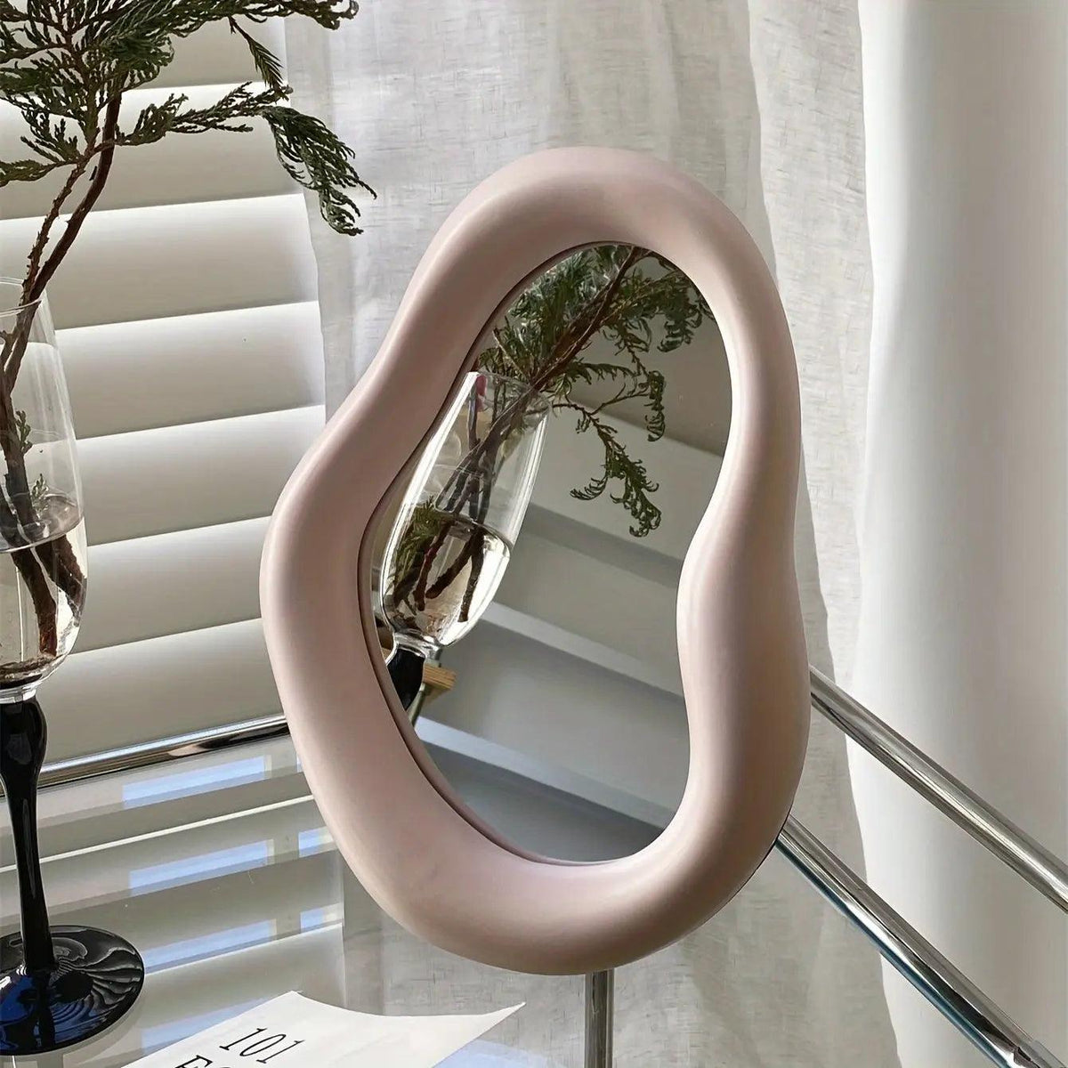 Golvende Spiegel – Kunstzinnig Wanddecoratie Element Lotus of Melk – Moderne Interieurobject Woonkamer | Sulvida