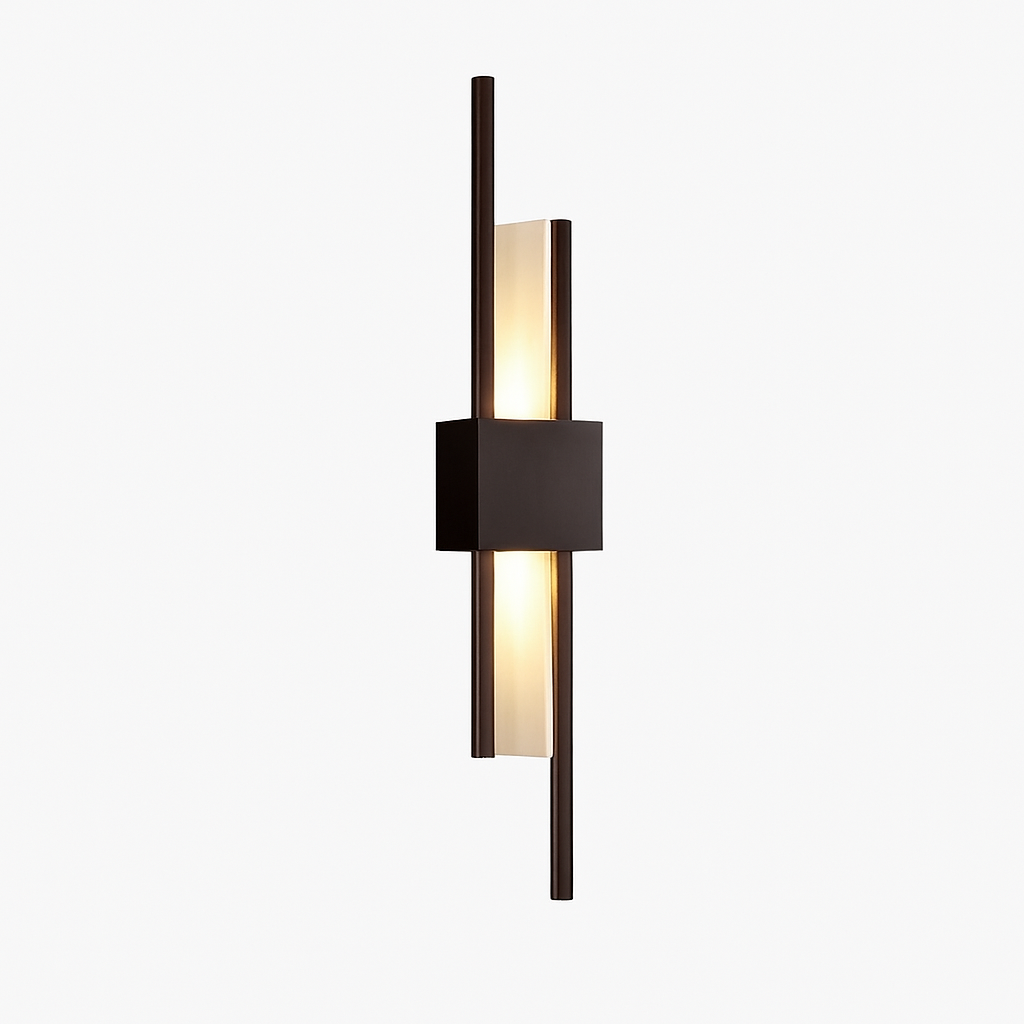 Design wandlamp met verticale metalen balk en acryl diffuser voor modern interieur sfeerverlichting woonkamer | Sulvida