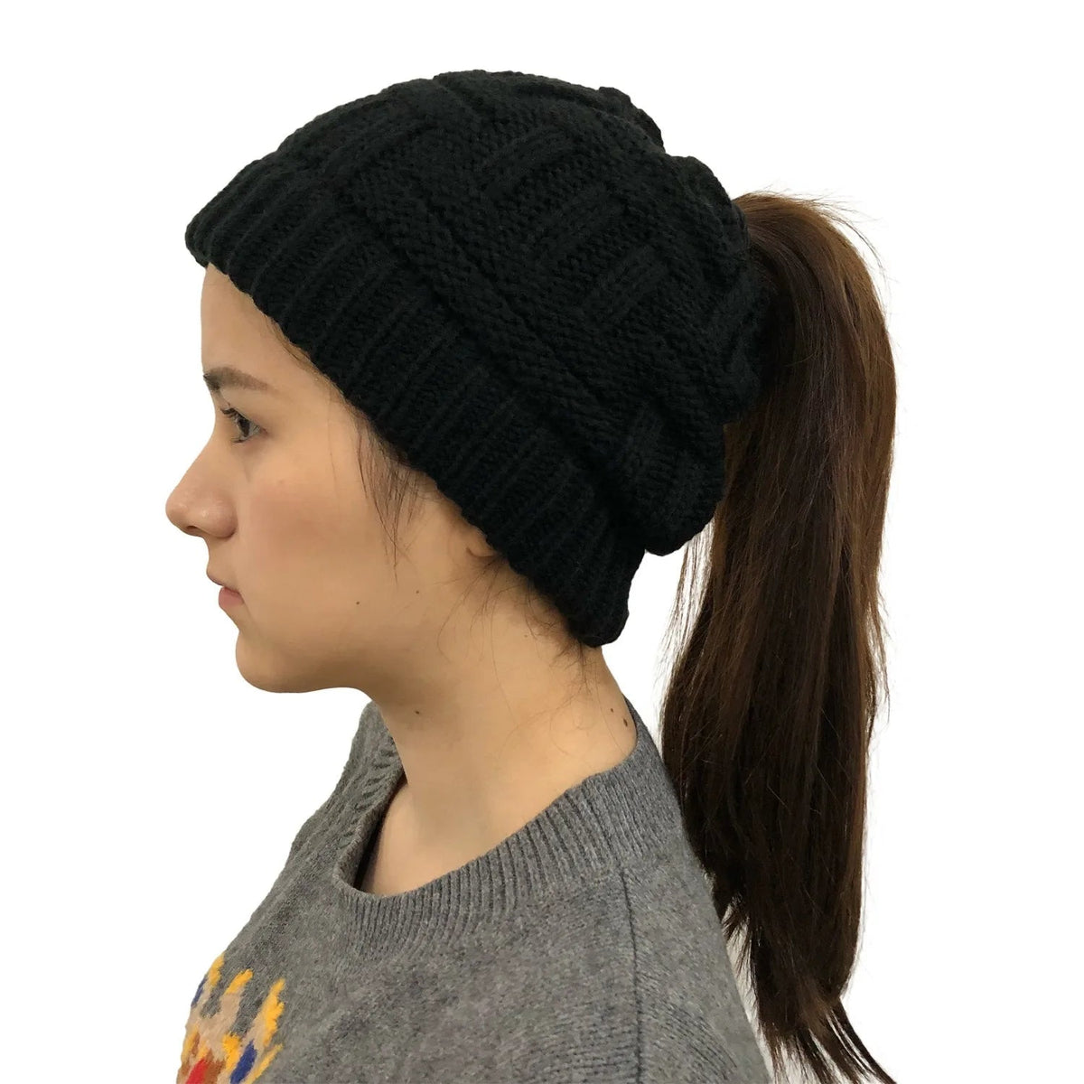Gebreide Muts met Paardenstaartopening voor Dames – Winterbeanie met Kabelpatroon Warme Pasvorm Hoofddeksel | Sulvida