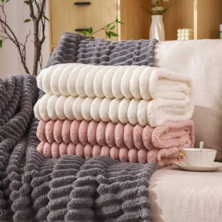 Zware kunstbont deken met streepdessin voor optimale warmte luxe zachtheid en slaapcomfort het hele jaar | Sulvida
