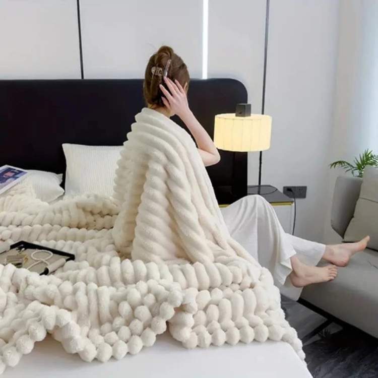 Zware kunstbont deken met streepdessin voor optimale warmte luxe zachtheid en slaapcomfort het hele jaar | Sulvida