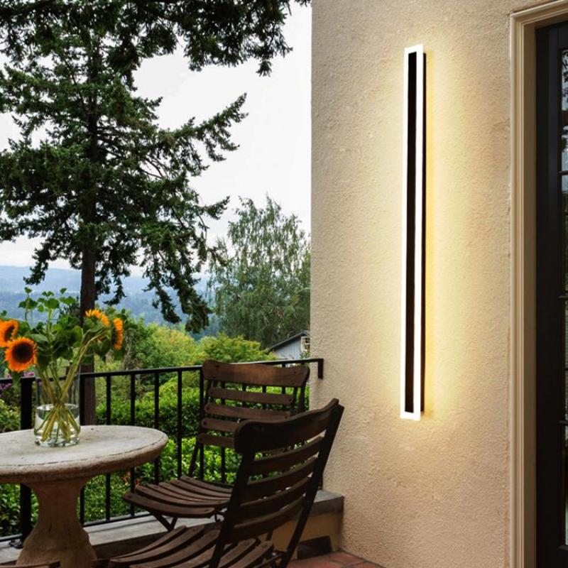 Lineaire LED wandlamp voor buiten zwart wit weersbestendig modern design metaal acryl IP65 tuinverlichting | Sulvida