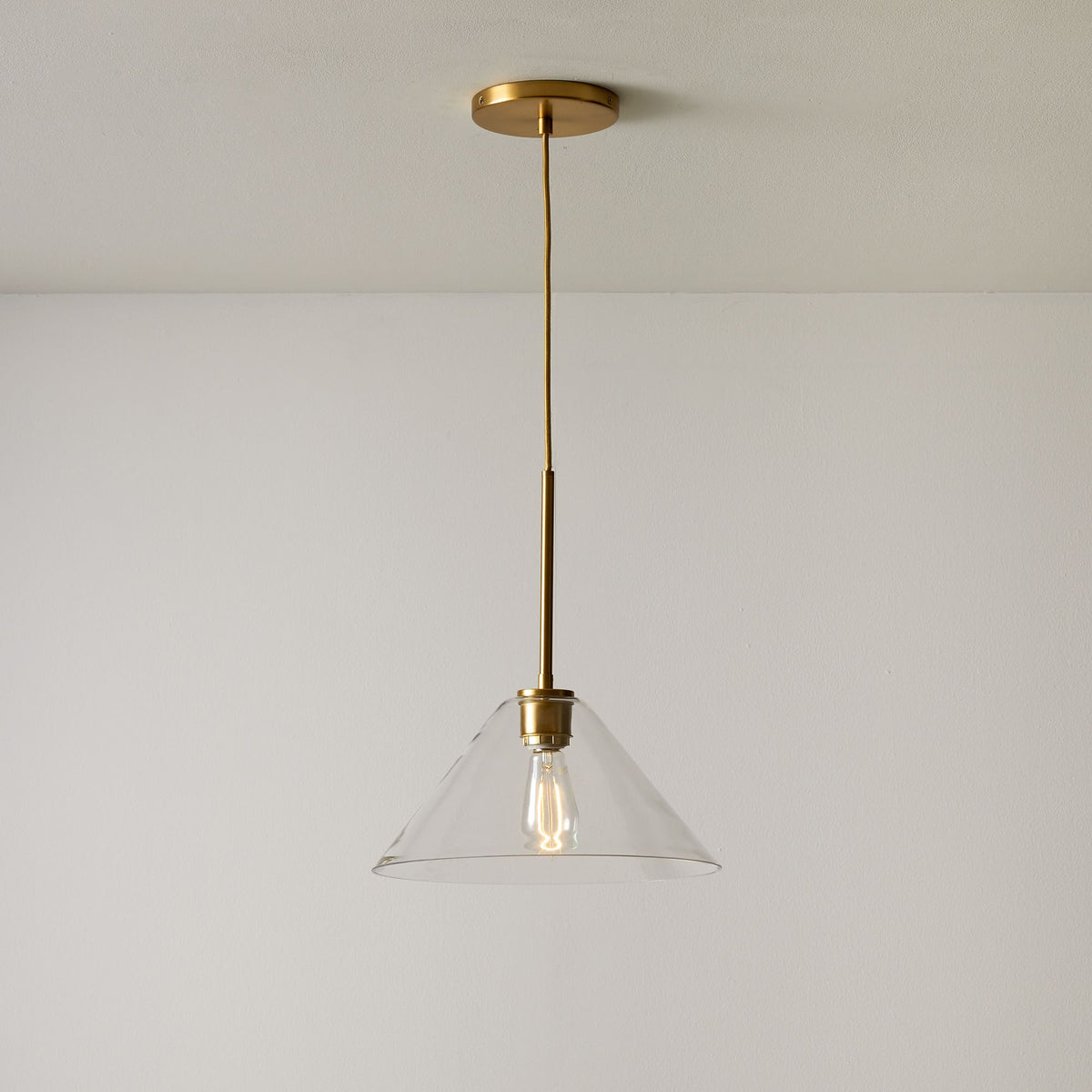 Glazen Hanglamp Kegelvorm voor Keuken Eetkamer Woonkamer Industriële Stijl Metalen Armatuur Designverlichting | Sulvida