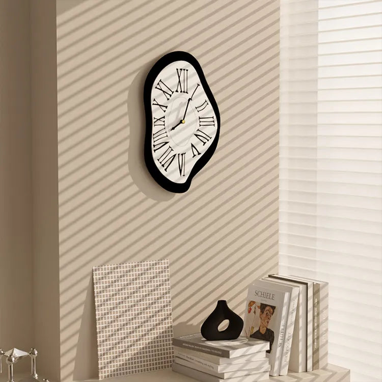 Wandklok met artistieke cijfers surrealistisch design in acryl voor woonkamer werkkamer klok stil uurwerk | Sulvida
