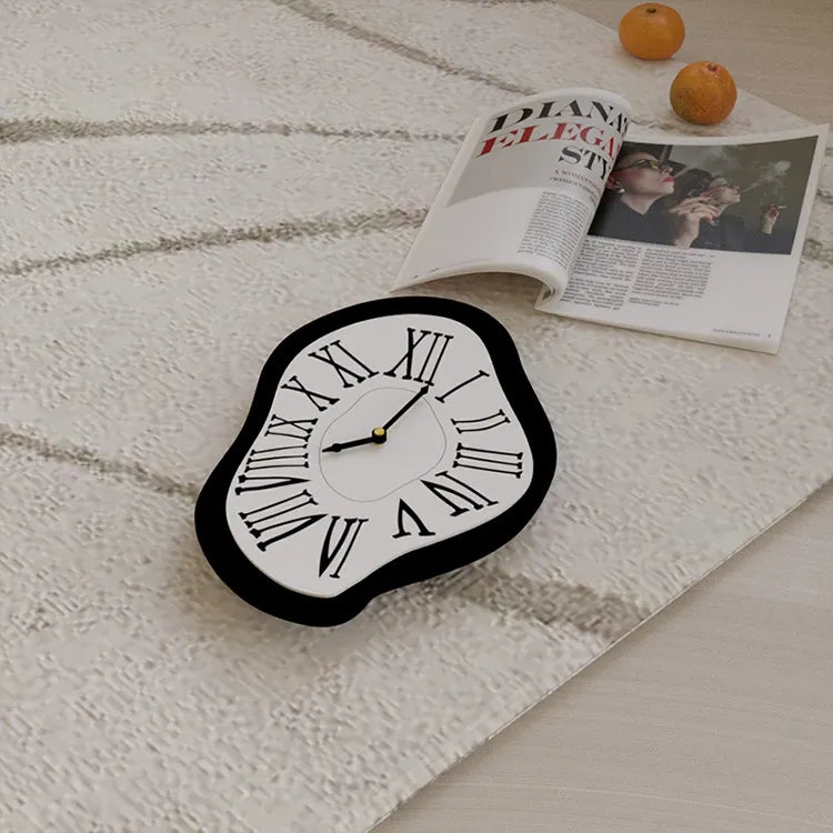 Wandklok met artistieke cijfers surrealistisch design in acryl voor woonkamer werkkamer klok stil uurwerk | Sulvida