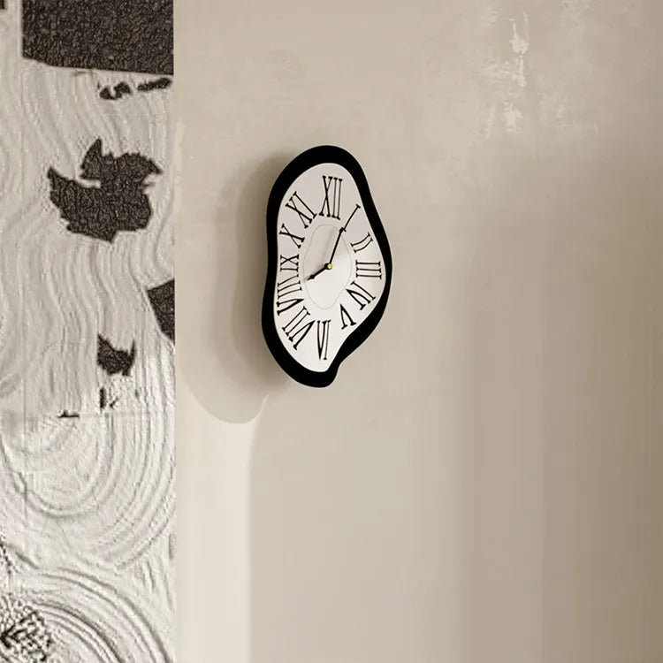 Wandklok met artistieke cijfers surrealistisch design in acryl voor woonkamer werkkamer klok stil uurwerk | Sulvida