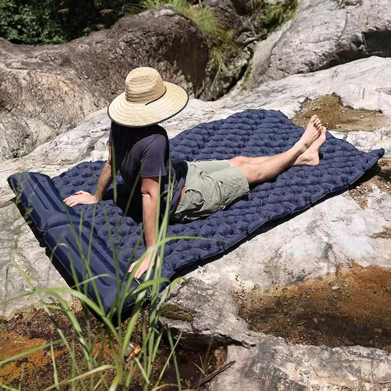 Matelas de camping gonflable pour deux personnes avec pompe intégrée, 180×130 cm, imperméable, en nylon TPU pour l’extérieur | Sulvida
