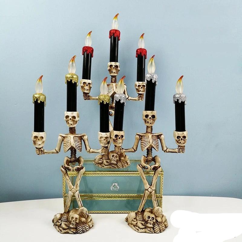 Gotische Schedel Kandelaar met LED-Verlichting Driekops Hars Decoratie Griezelig Sfeerlicht Halloween Tafel | Sulvida