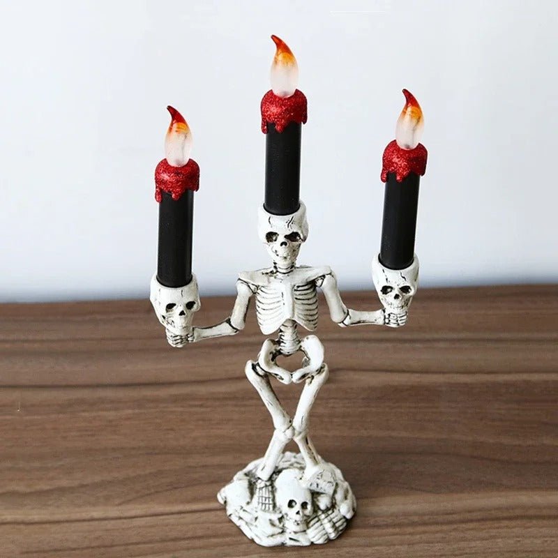 Gotische Schedel Kandelaar met LED-Verlichting Driekops Hars Decoratie Griezelig Sfeerlicht Halloween Tafel | Sulvida