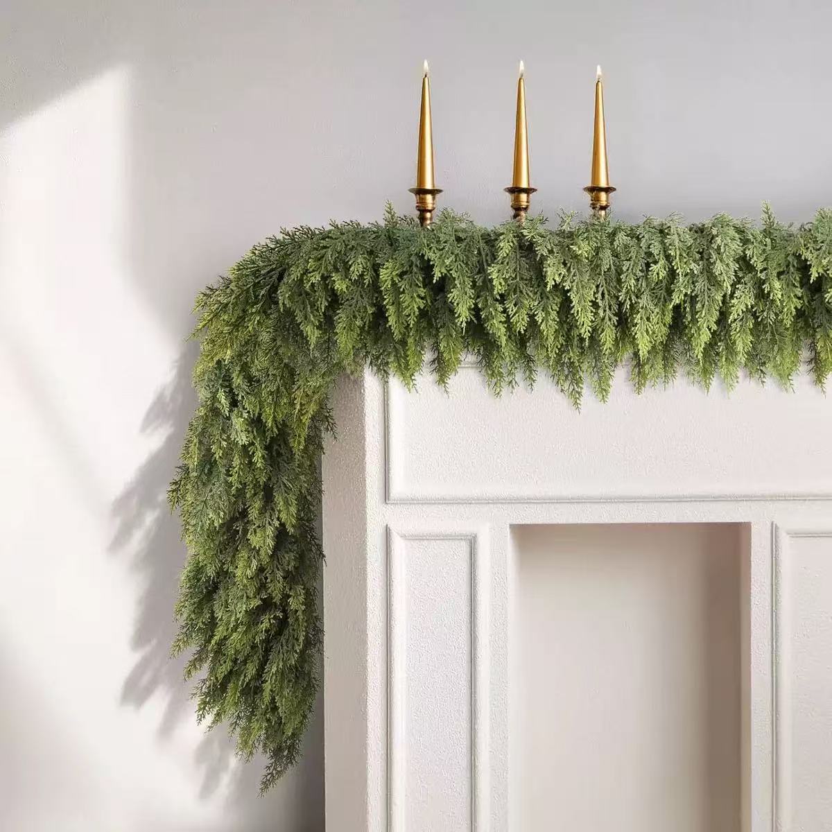 Kunstkerstslinger met LED-verlichting 200 cm Cedergroenlook Warmwit Binnen Buiten Deurslinger Kerstdecoratie | Sulvida