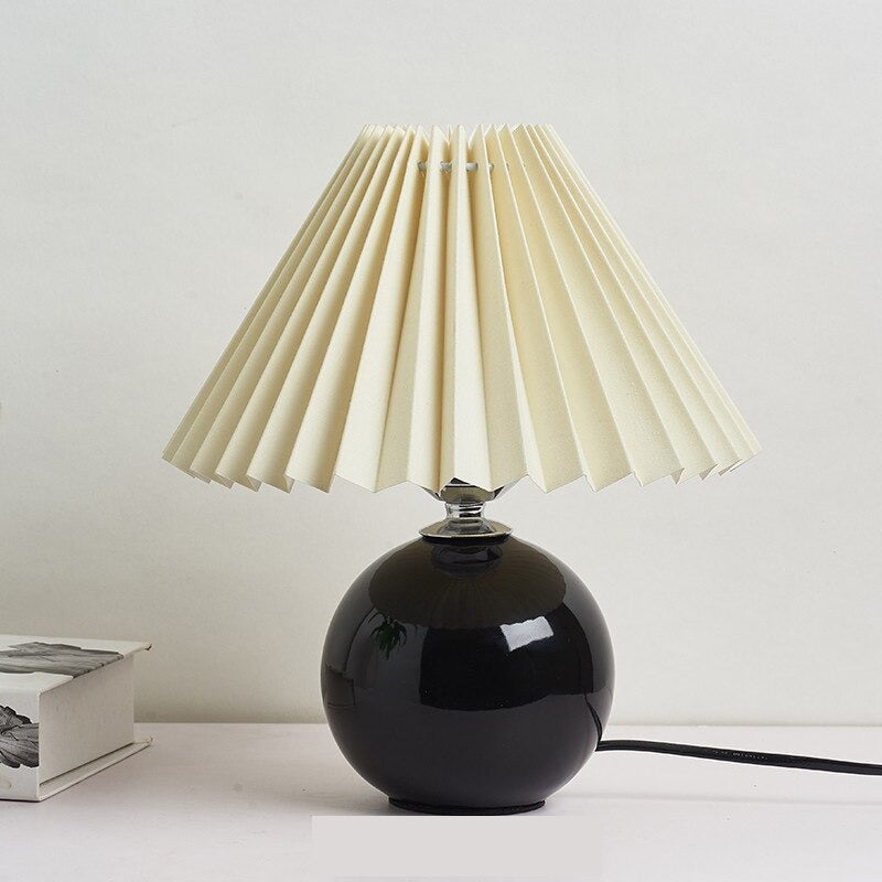 Lampe de table en céramique avec abat-jour en forme d’éventail, beige, abat-jour en tissu, lampe de chevet ou de bureau, style rétro, éclairage d’ambiance | Sulvida