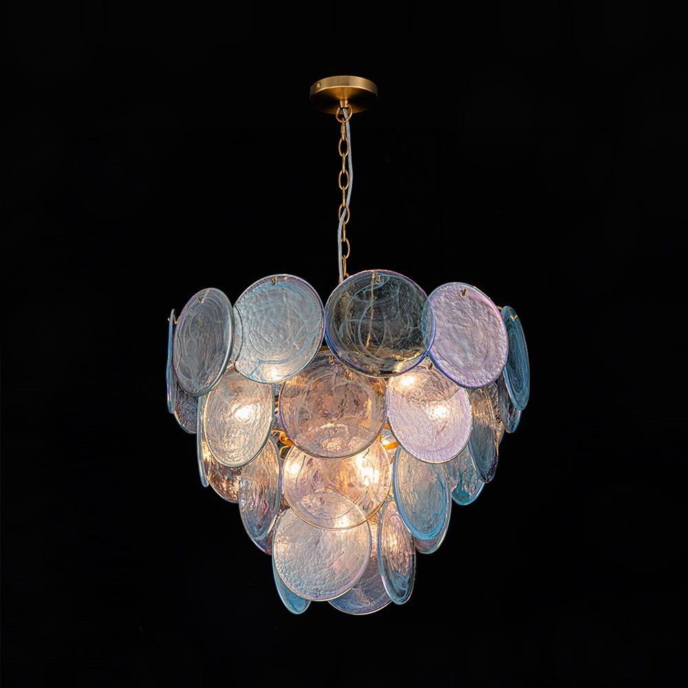 Ronde meerlaagse kroonluchter met blauw iriserende glazen schijven geborstelde messing afwerking hanglamp | Sulvida