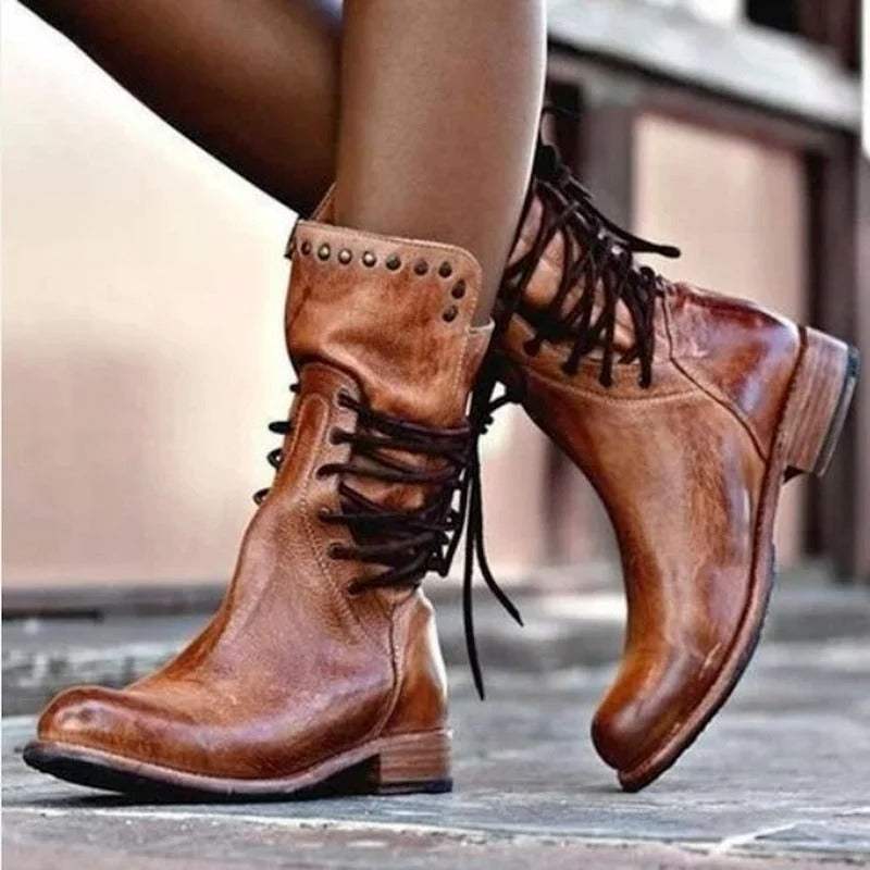 Bottes modernes pour femme, design robuste, marron, gris, noir, durables, confortables, imperméables, style outdoor aventureux | Sulvida