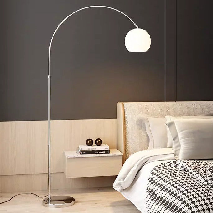 Staande boogvormige vloerlamp metaal glas diffuus licht slaapkamer woonkamer modern minimalistisch design | Sulvida