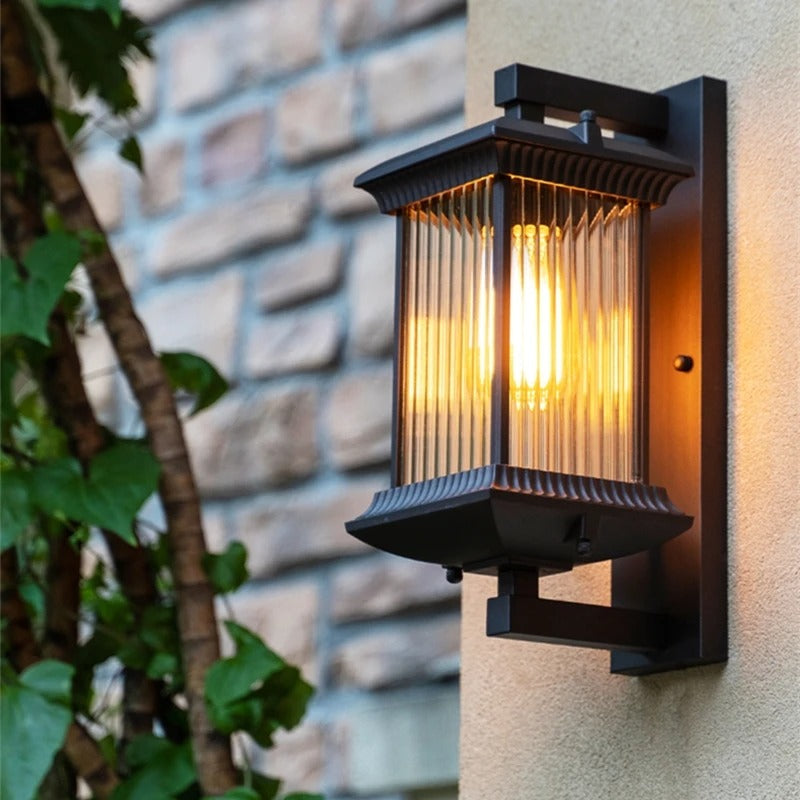 Geribbelde glazen buitenlamp metaal IP65 35 cm hoog voor terras tuin entree wandverlichting buitenmuur | Sulvida