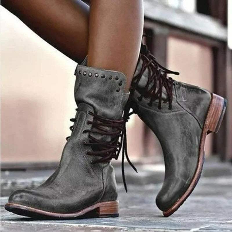 Bottes modernes pour femme, design robuste, marron, gris, noir, durables, confortables, imperméables, style outdoor aventureux | Sulvida