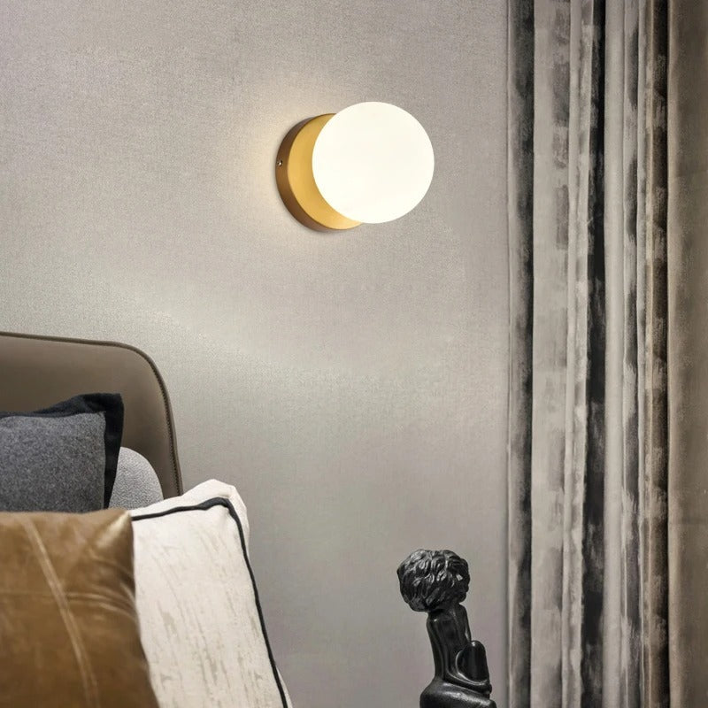 Glazen Bol Wandlamp Metaal met LED Verlichting voor Slaapkamer Gang Woonkamer Minimalistische Sfeerverlichting | Sulvida