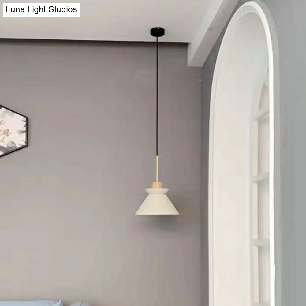 Suspension en béton minimaliste avec abat-jour conique en bois, gris, blanc ou rose, pour salle à manger ou salon, 20-30cm, E26/E27, design | Sulvida