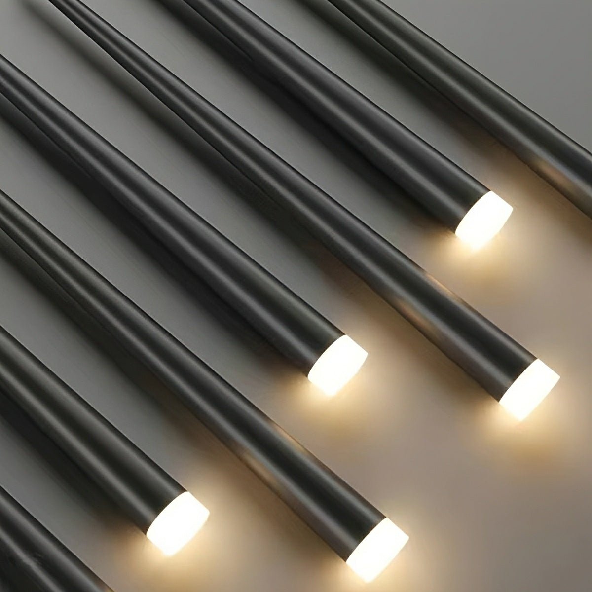 Verticale LED-hanglamp met cascaderende buizen voor trappenhuizen hoge ruimtes en grote open interieurs | Sulvida