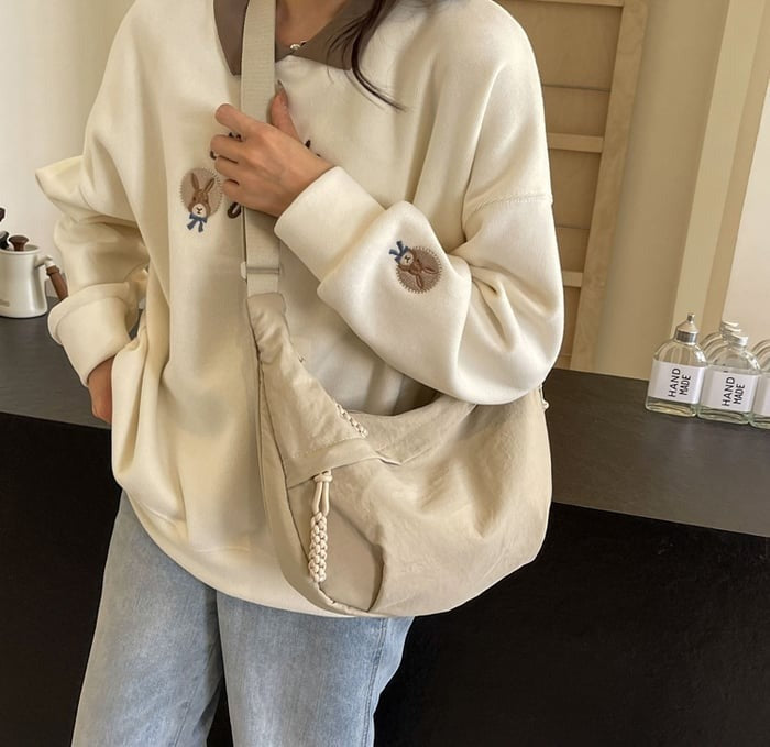 Sac bandoulière en nylon en forme de demi-lune, réglable, léger, pour un usage quotidien, imperméable, pour femme | Sulvida