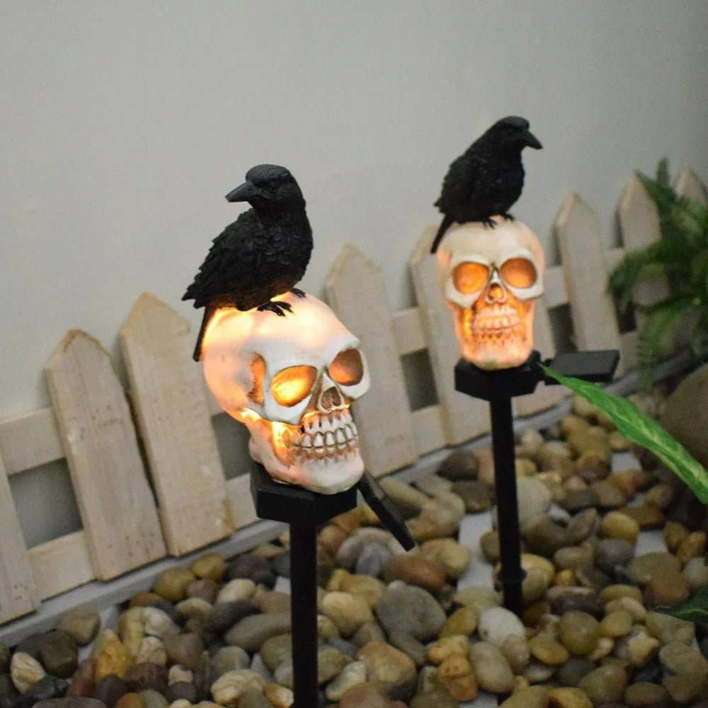 Zonne-energie Schedel LED Lamp met Raaf voor Tuin Halloween Decoratie Sfeervolle Buitenverlichting Gotisch | Sulvida