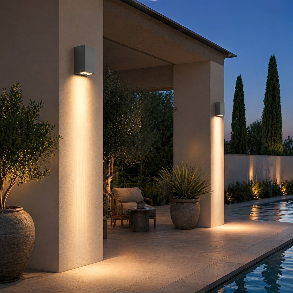 LED-Außenwandleuchte, wasserfest, schwarzes Aluminium und Glas, 3000K warmweißes Licht, IP65-Außenbeleuchtung für Garten, Villa, Terrasse und Veranda | Sulvida