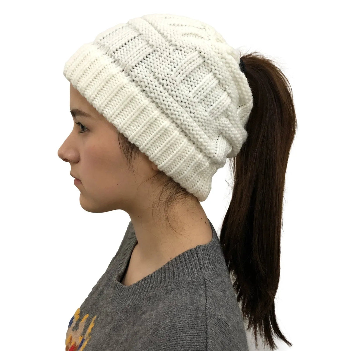 Gebreide Muts met Paardenstaartopening voor Dames – Winterbeanie met Kabelpatroon Warme Pasvorm Hoofddeksel | Sulvida